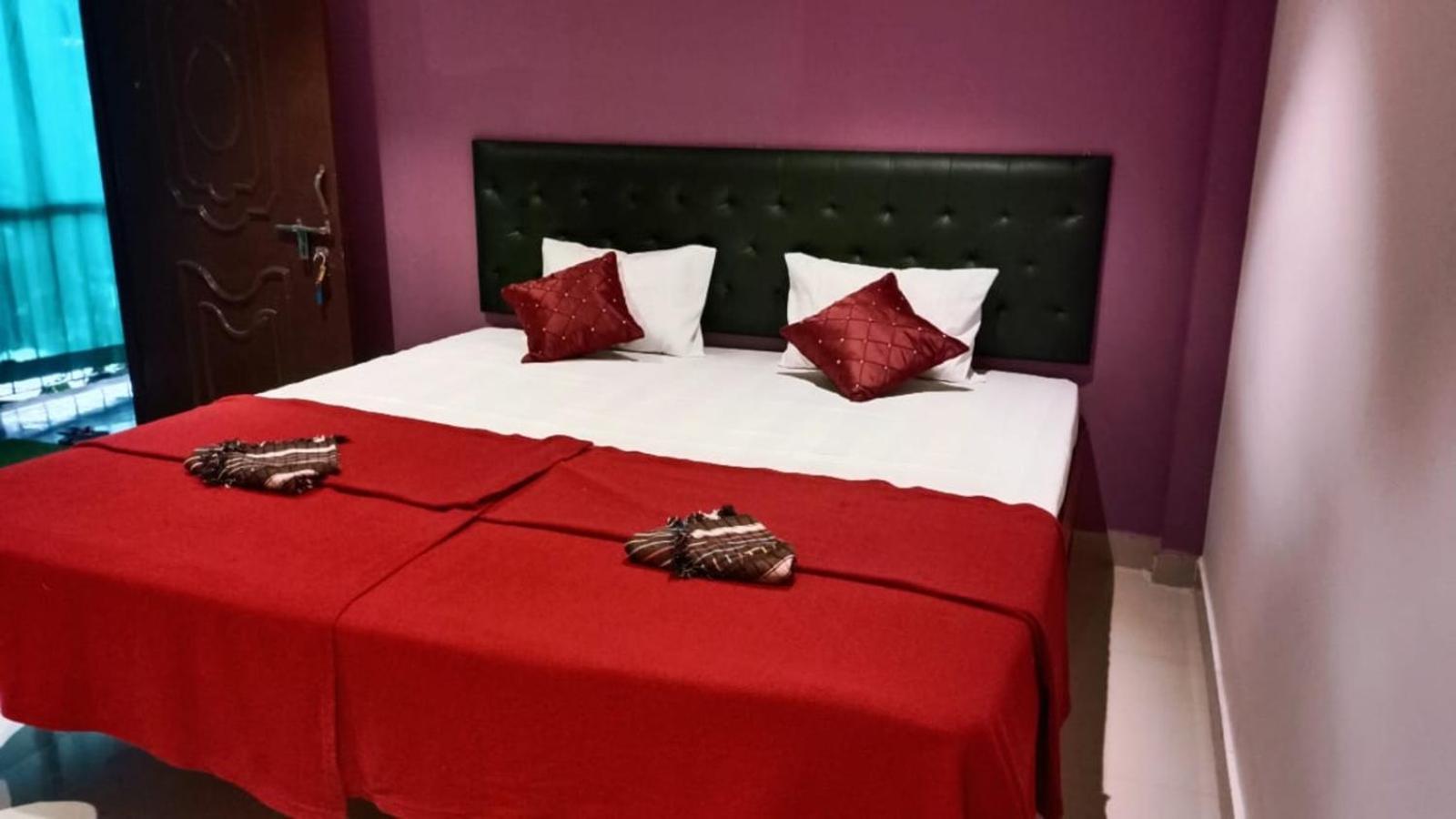 The Leisure Home Stay Shadipur ภายนอก รูปภาพ